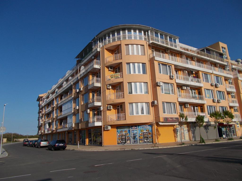 Apartamenti Zhelezovi Поморие Экстерьер фото