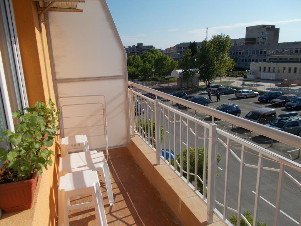 Apartamenti Zhelezovi Поморие Экстерьер фото